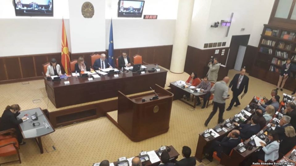 ВМРО-ДПМНЕ ја напушти уставната комисија