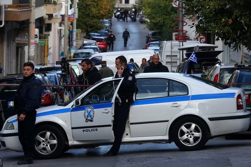 Експлозија во центарот на Атина, има повредени