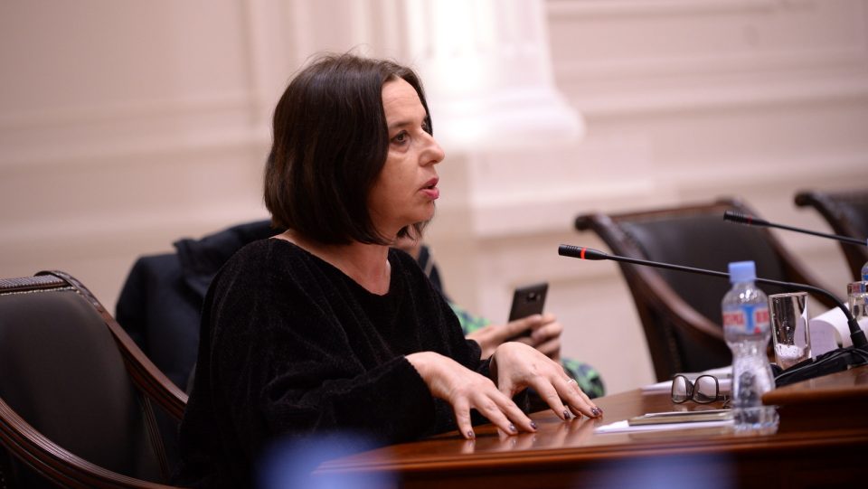 Колозова се тресна од земја во одбрана на насамарениот Заев