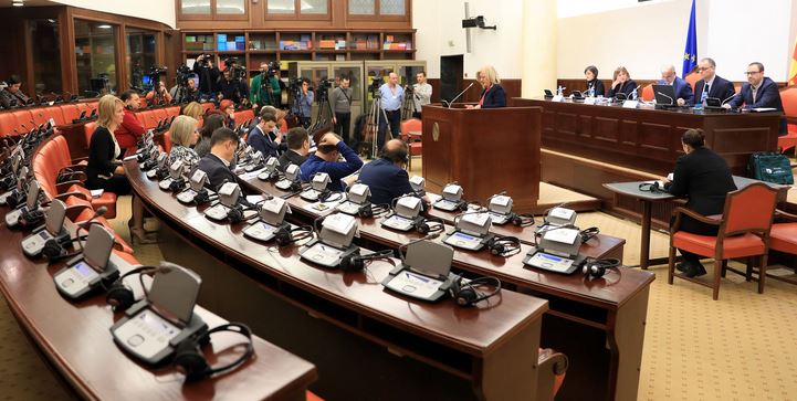 Комисијата за уставни прашања ги поддржа сите предлог-амандмани за уставни измени