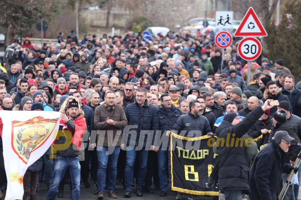 ВМРО-ДПМНЕ од Велес: Колку побрзо заминете, толку побрзо ќе и се раздени на Македонија!