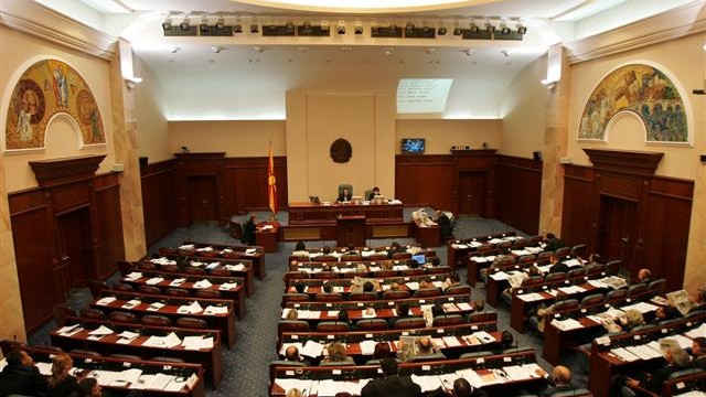 …се додаваат зборовите “и амнестираа”
