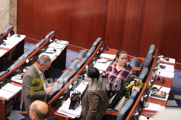 Пратениците бараат бенефициран статус и по мандатот