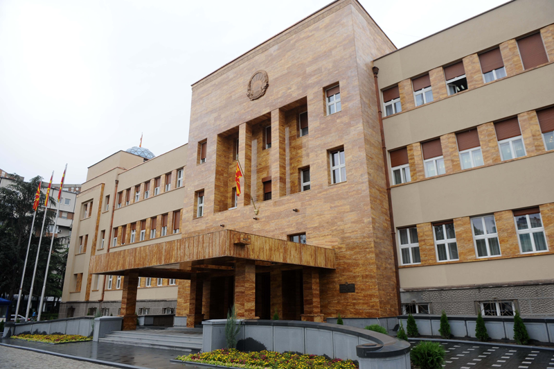 Брнс се сретна со Џафери и се распрашувала за законот за обвинителство