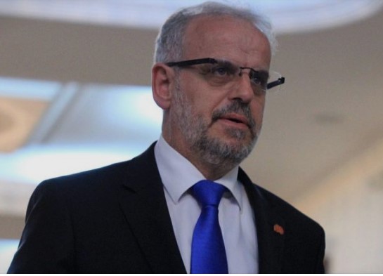 Џафери: Не може некој да биде пратеник 4 години, а потоа да брка по контејнери