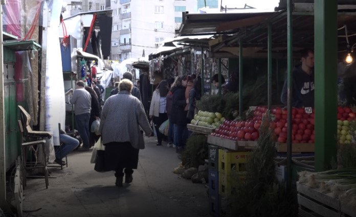 Пензионерите и вработените не смеат да имаат тезга