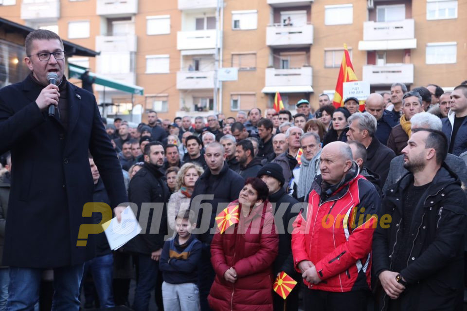 Мицкоски: Бараме оставка од министрите за надворешни и внатрешни работи