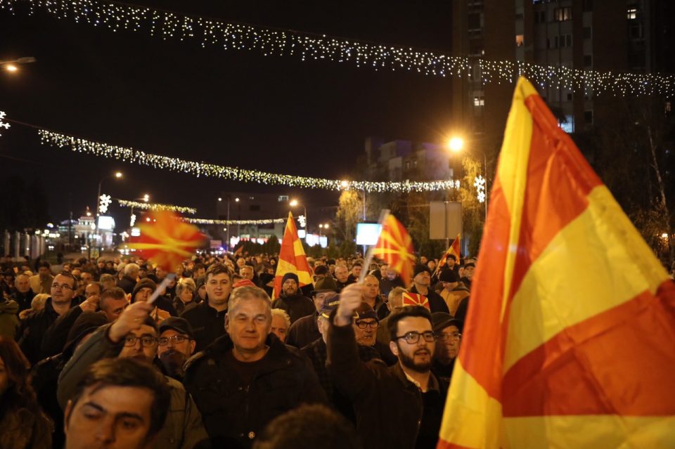 Господине Димитров, ние сме нација со чест и достоинство и ти ветувам дека јавно ќе се извиниш