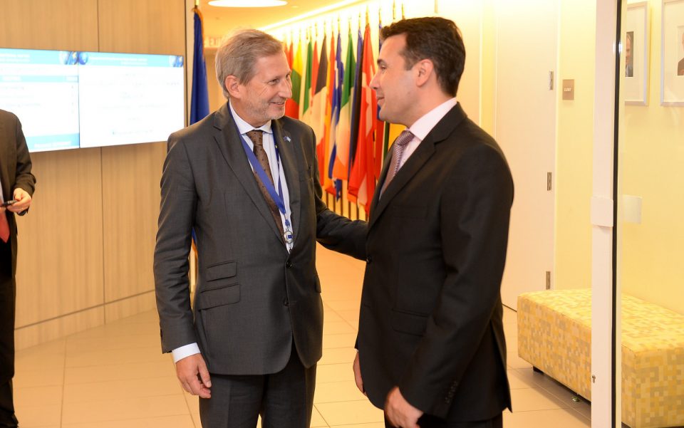 Средба Заев-Хан на Светски економски форум во Давос