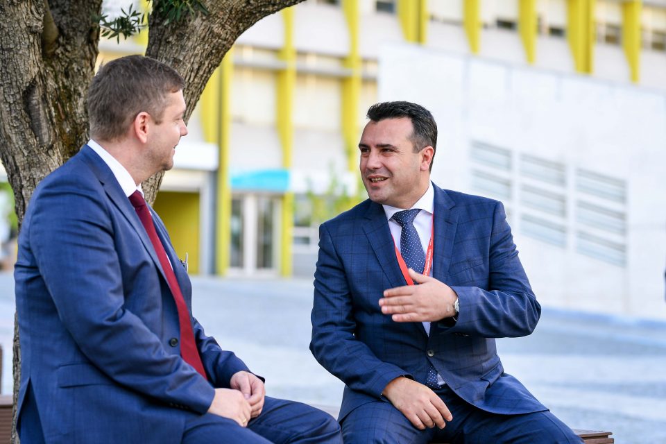 Заев го побарал Груевски од унгарскиот социјалист Берталан Тот