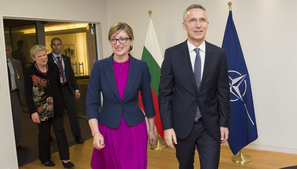 Захариева: Македонија во НАТО е национален интерес на Бугарија