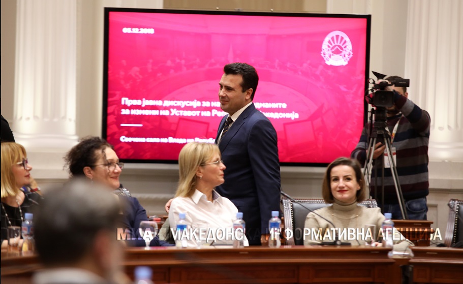 Заев: Прифатливи предлози би можеле да станат дел од уставните амандмани