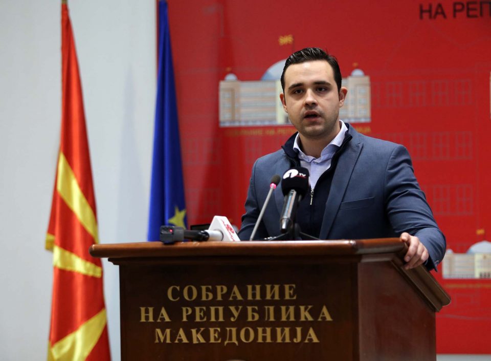 Костадинов: Мицкоски застана рамо до рамо со Бачев против евроинтеграцијата