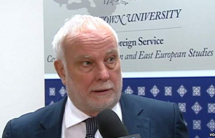 Мнозинството странски академици би поддржале бојкот на Законот за употреба на јазиците