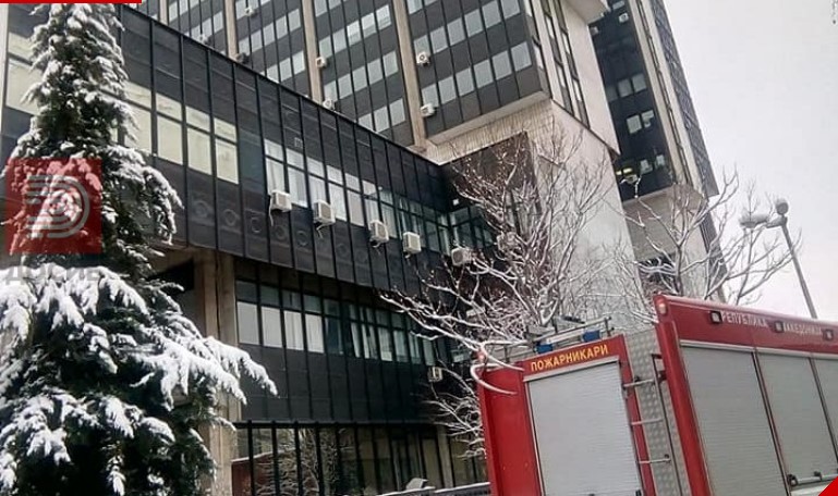 Зградата на МТВ поплавена, се стравува дека може да избие пожар
