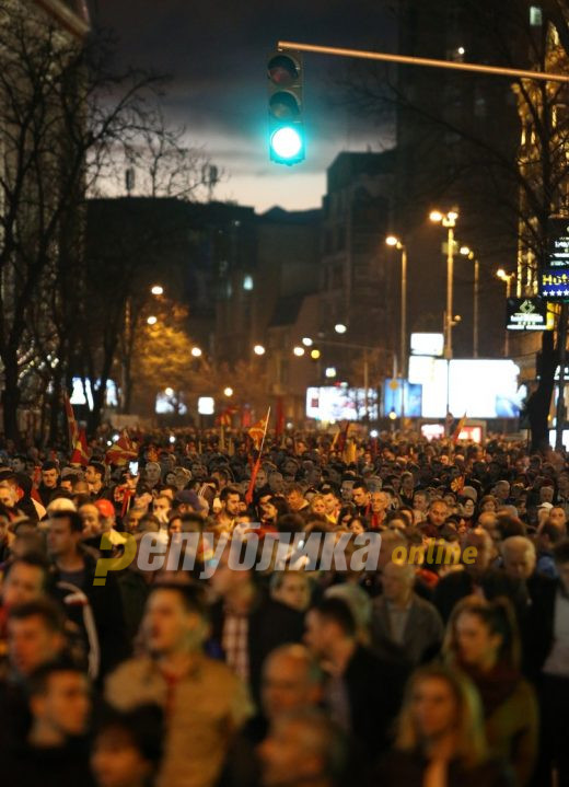 ВМРО-ДПМНЕ: Заев до вечер да каже што преговара тајно во Софија, во спротивно утре ја блокираме Владата и МНР