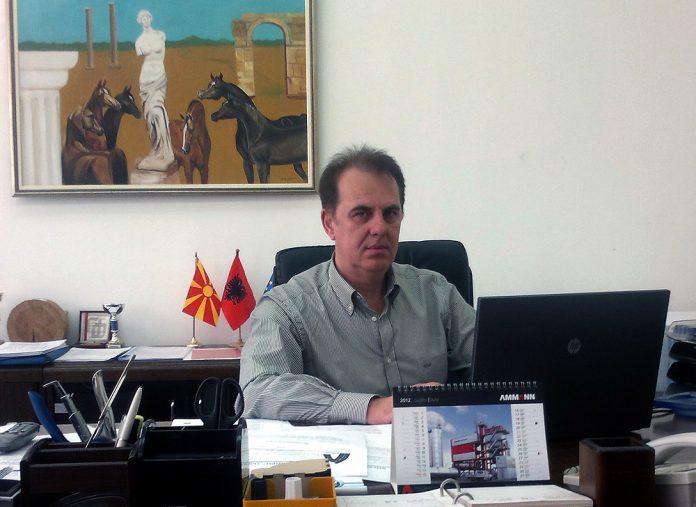 Директорот на „Македонија пат“: Снегот го чистиме постојано, но некогаш ветерот го враќа повторно на патиштата