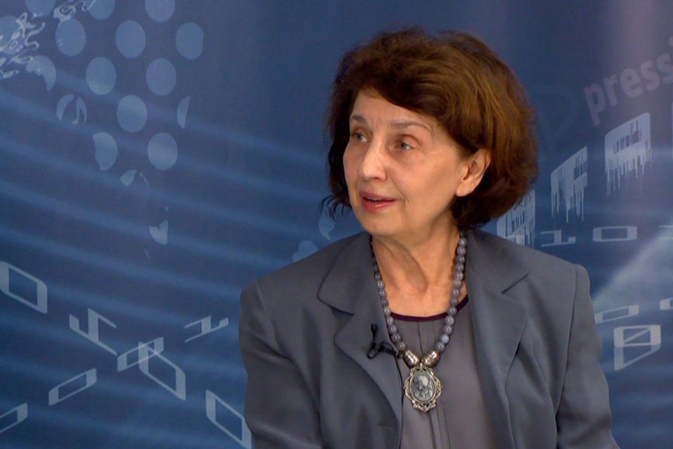 Силјановска: Кревањето на знамето на НАТО е лажирање на стварноста