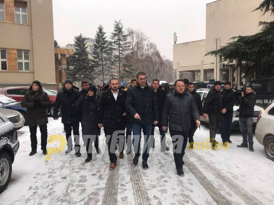Лидерот Мицкоски и сопартијците се приклучија на протестот