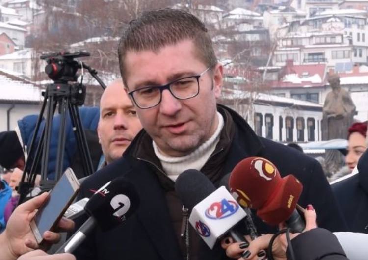 Мицкоски: Не сме против примена на јазиците на етничките заедници, но треба да се почитуваат Уставот и законите