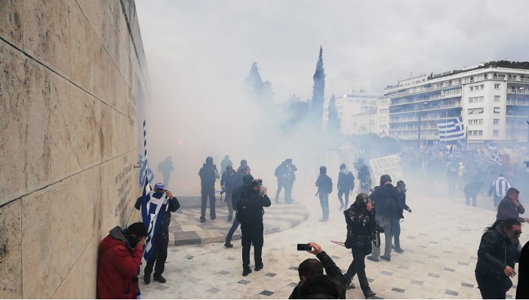 Врие во Атина на протестот против Преспанскиот договор