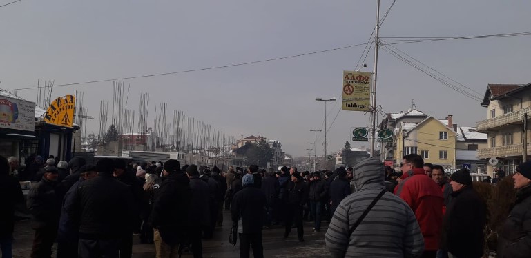 Пандов: Додека Заев пијуцка коктели во џакузи, хунтата удри по најсиромашните