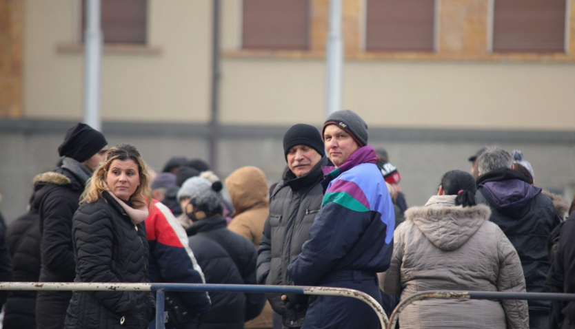 Ако не се освести Заев, одиме со Мицкоски, порачаа пазарџиите