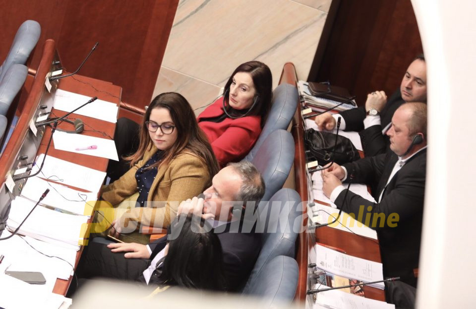 Две куќи, кредит, пушка и пиштол – колкав имот пријавил Зекир Рамчиковиќ?