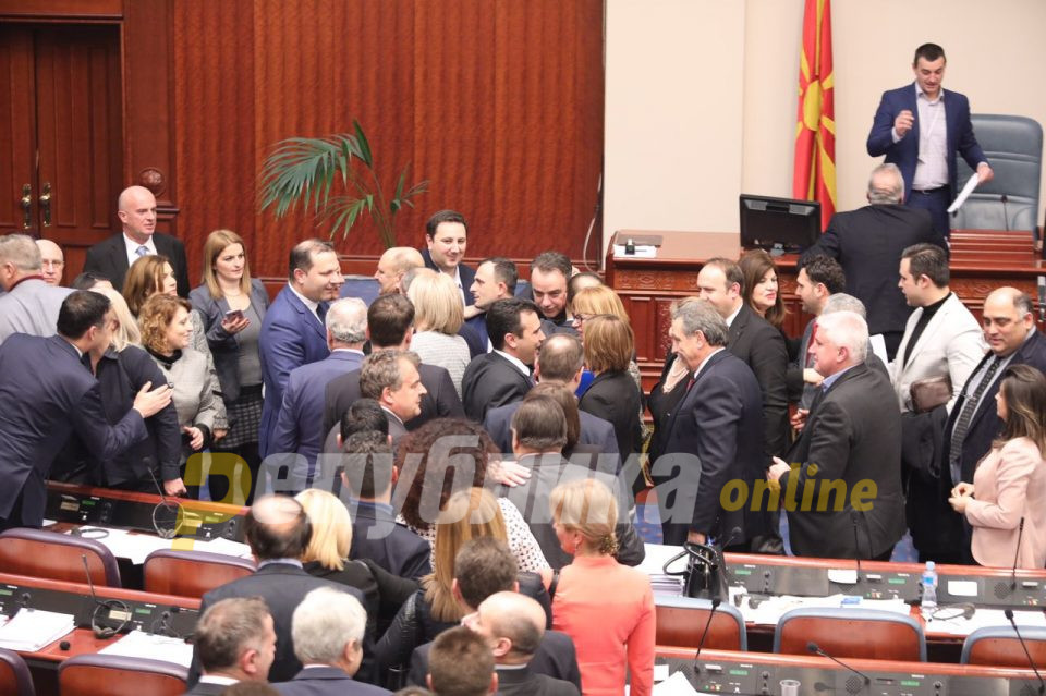 Разочараните Македонци со своја химна: Проклети да се предавниците