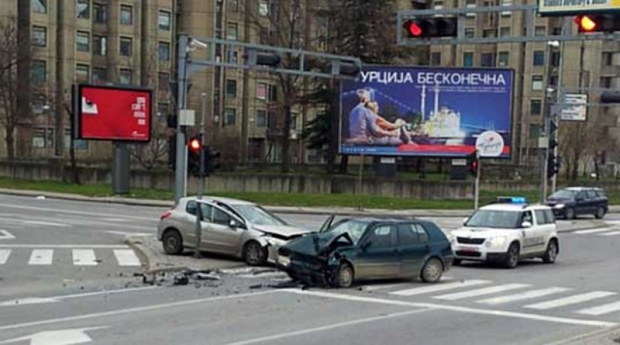 Девет сообраќајки во Скопје, едно лице тешко повредено