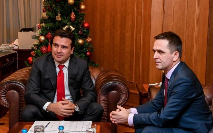 Пропаднаа разговорите Беса – Заев, се бара еден пратеник за да поминат уставните измени