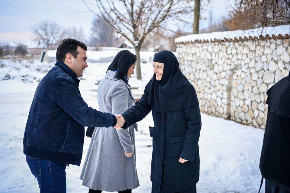 Зоран и Зорица Заеви на божествена литургија во црквата „Свети Леонтиј“ во Водоча