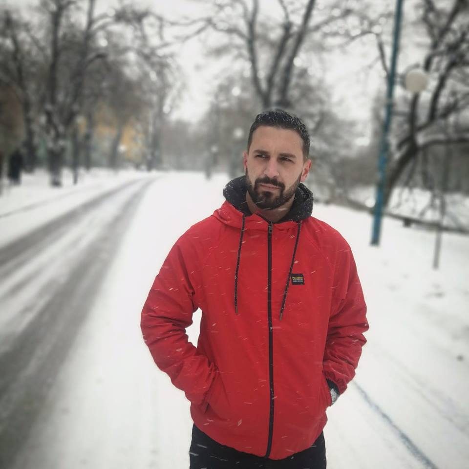Бевме и тажни и мpтви, па повторно живи, и гладни, па повторно сити – сакајте ја земјата по која одите, ваша е