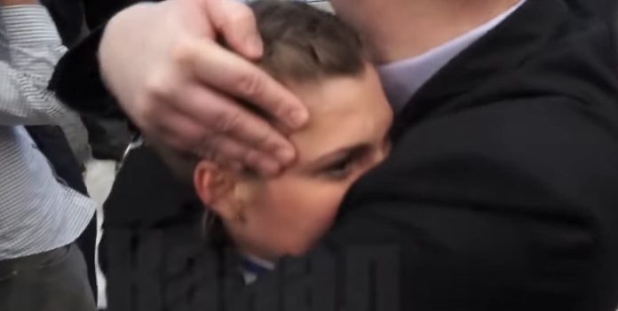 Како да замолчиш новинарка што поставува „погрешни“ прашања?
