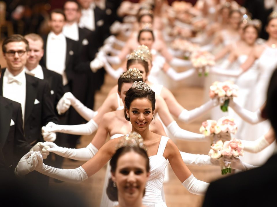 Заев ќе оди на Опернбал во Виена