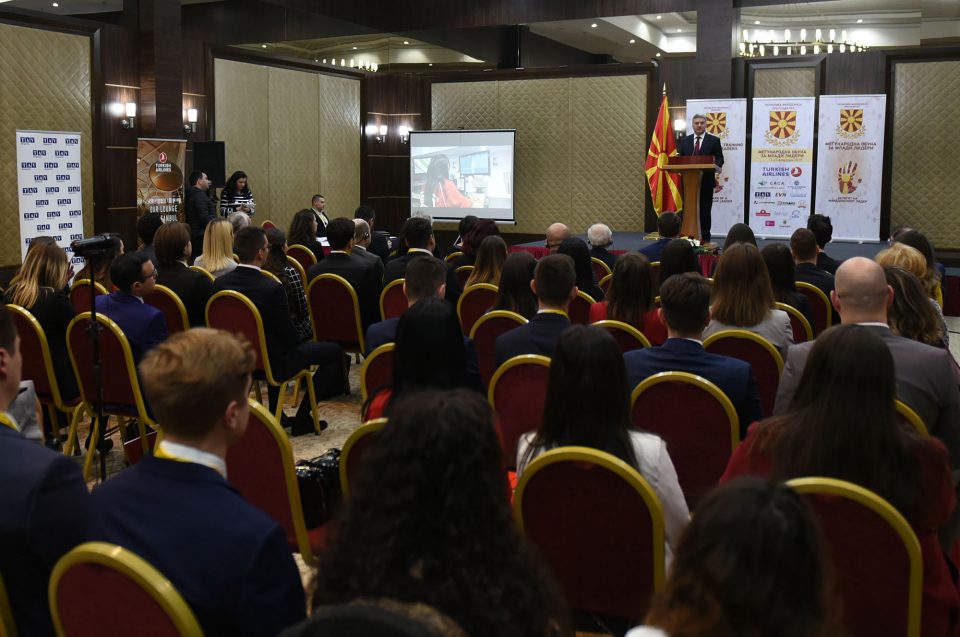 Во Струга одбележани 10 години од Школата за млади лидери