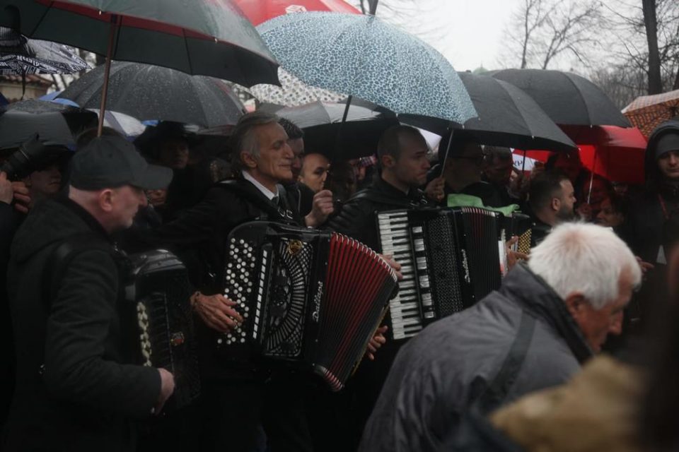 Тие не сакале да ја свират „Не плачи душо“, но семејството инсистирало: Хармоникашот на Шабан имал најтешка задача