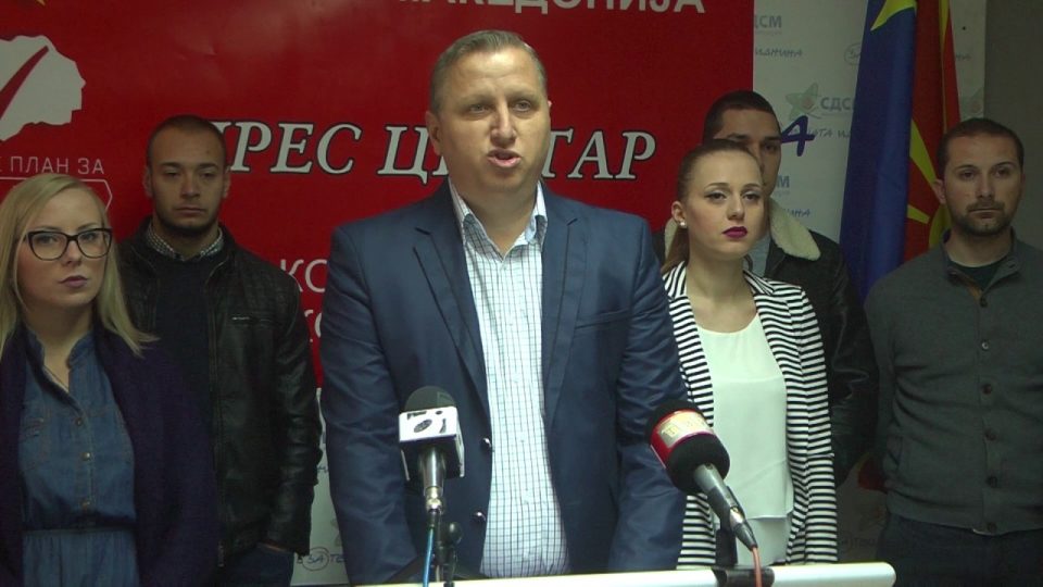 Сашко Костов од СДСМ му пpecуди на Трајко Вељаноски