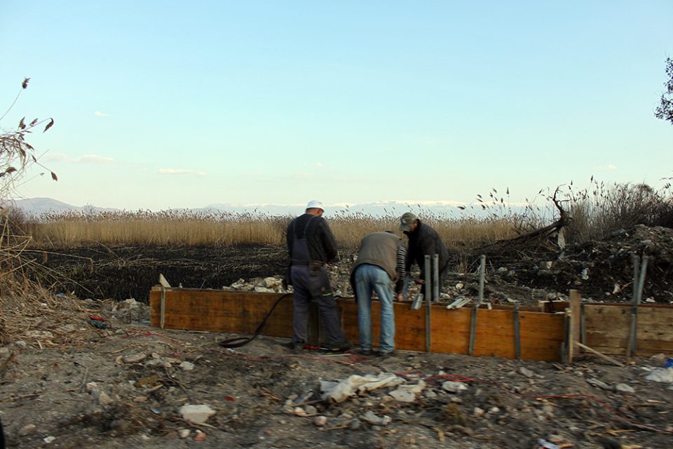 Пред неколку дена „случајно“ се запали трска во Струга, вчера стигнаа мајстори на истото место