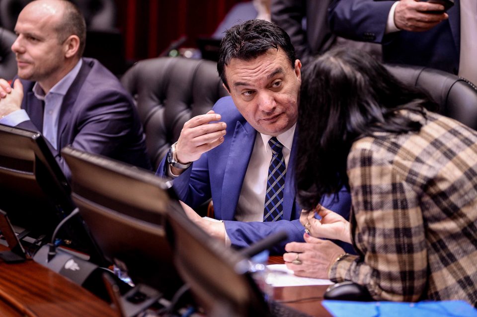 Владата донесе одлука за отворање амбасада во Атина и Генерален конзулат во Солун