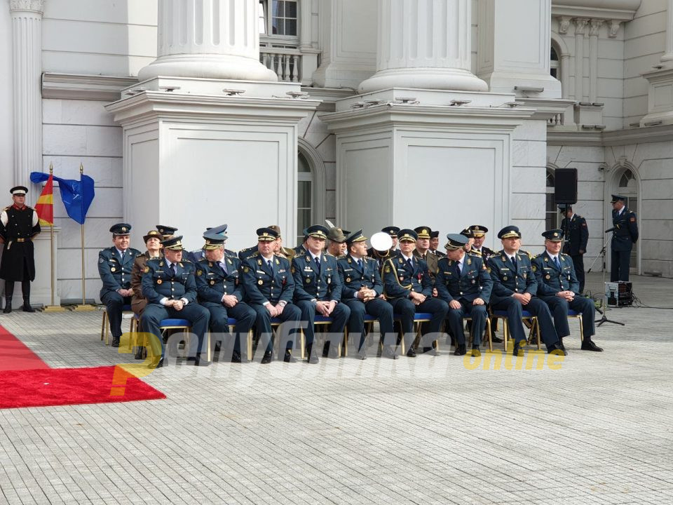 ВО ЖИВО: Церемонија на подигање на знамето на НАТО пред Владата