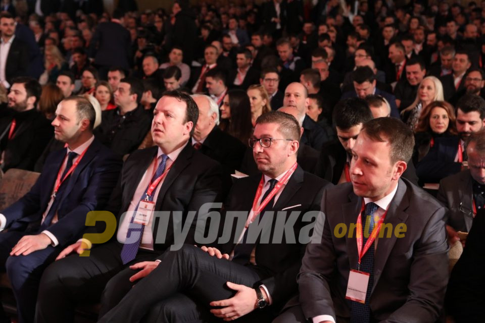 Мицкоски: Јас го земам бајракот со секој еден од вас и ви велам- ќе победиме