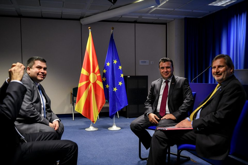 Заев оствари средба со Јоханес Хан во Брисел