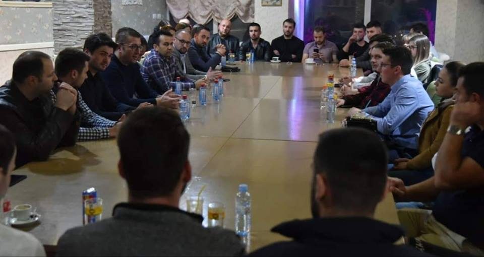 Мицкоски се сретна со младите од Ново Село