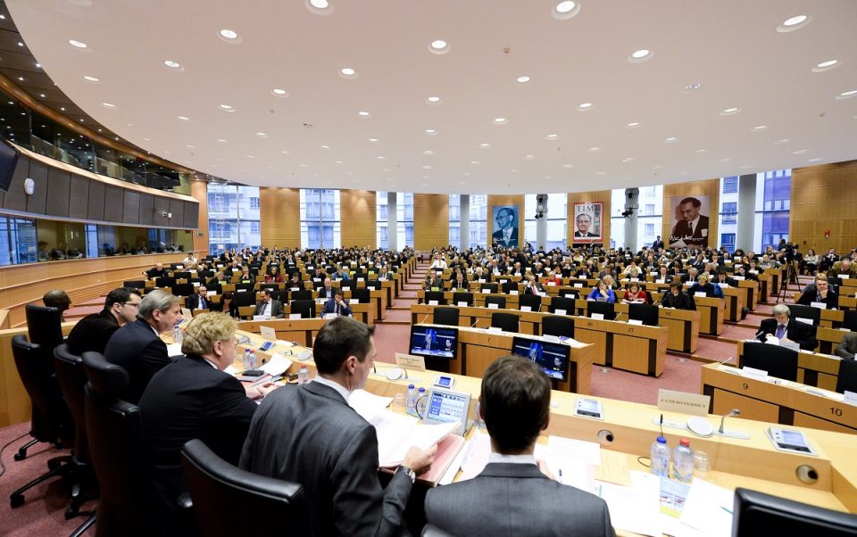 EП: Да се отворат пристапните преговори со Македонија и Албанија