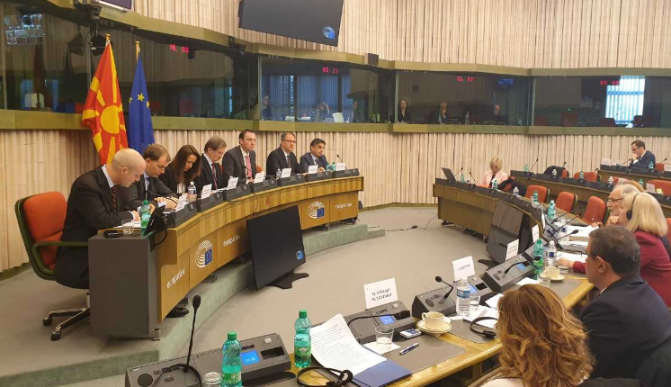 Документот со кој се препорачува почеток на преговорите со ЕУ усвоен од мешовитиот парламентарен комитет во Стразбур