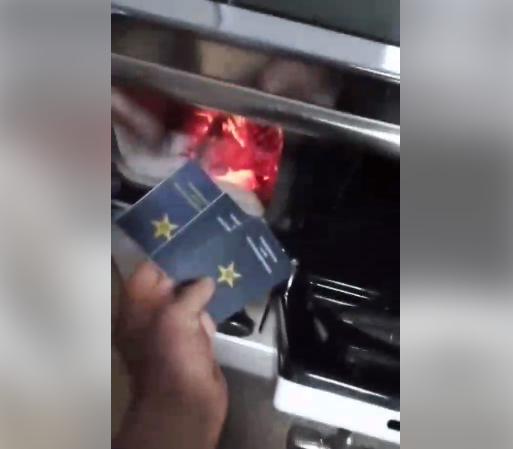 Членски книшки од СДСМ завршија во шпорет на дрва