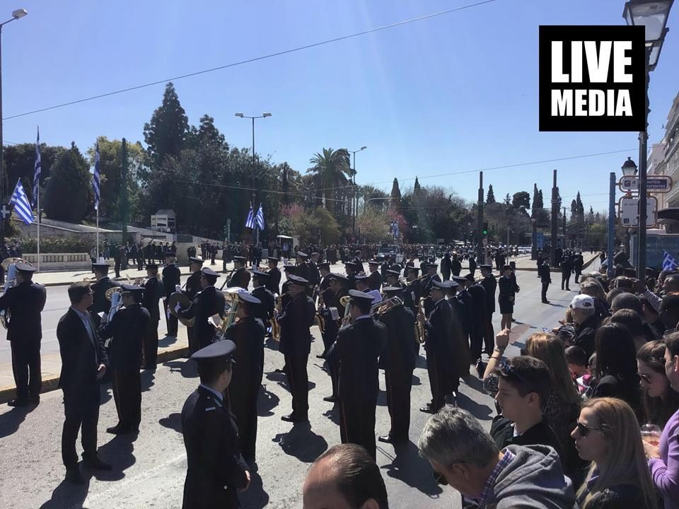 На парадите во Солун и Атина, сепак, се пееше „Македонија е грчка“