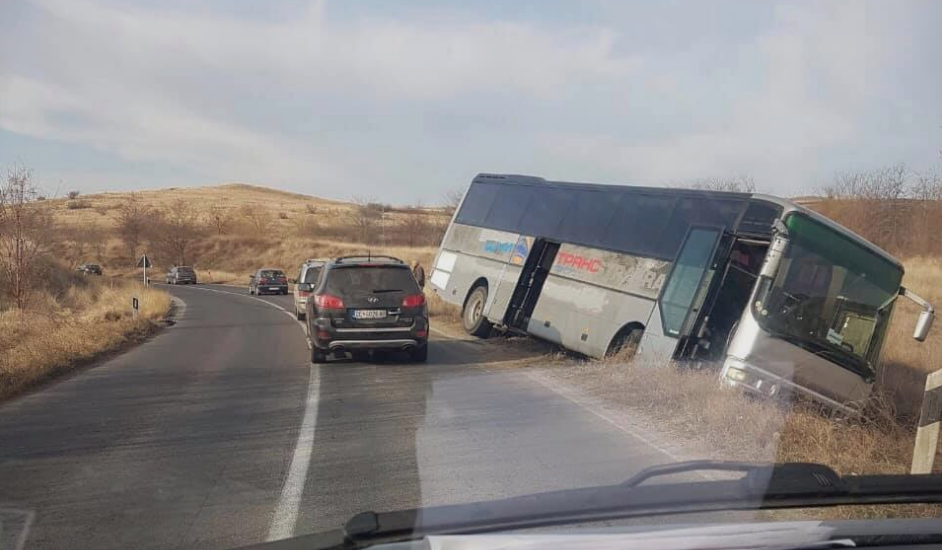 Автобус на „Кит го“ излета на патот Кочани – Штип