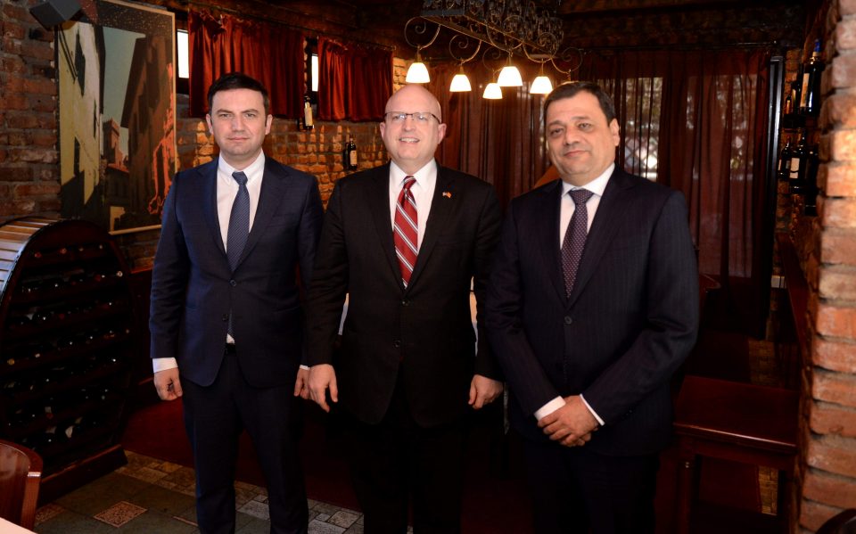 Вицепремиерите Анѓушев и Османи на средба со Филип Рикер